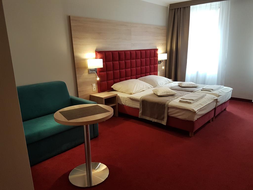 Hotel Texicana Sulechów Kültér fotó