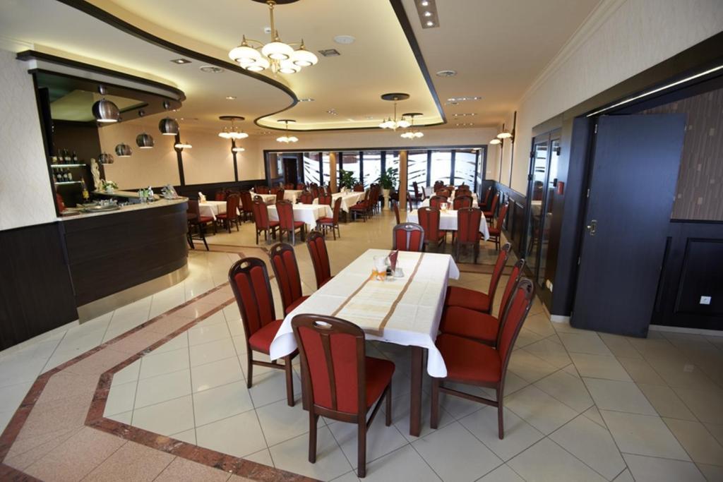 Hotel Texicana Sulechów Kültér fotó