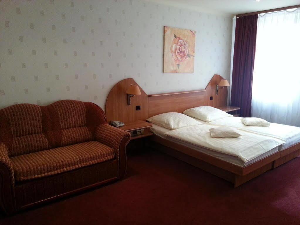 Hotel Texicana Sulechów Kültér fotó