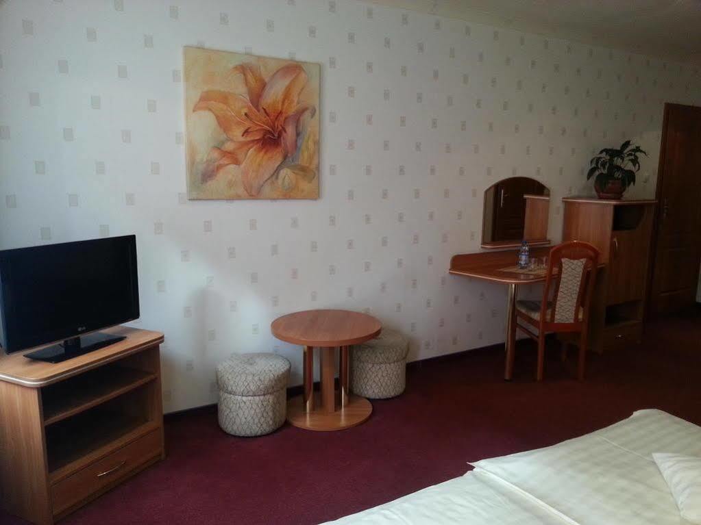 Hotel Texicana Sulechów Kültér fotó