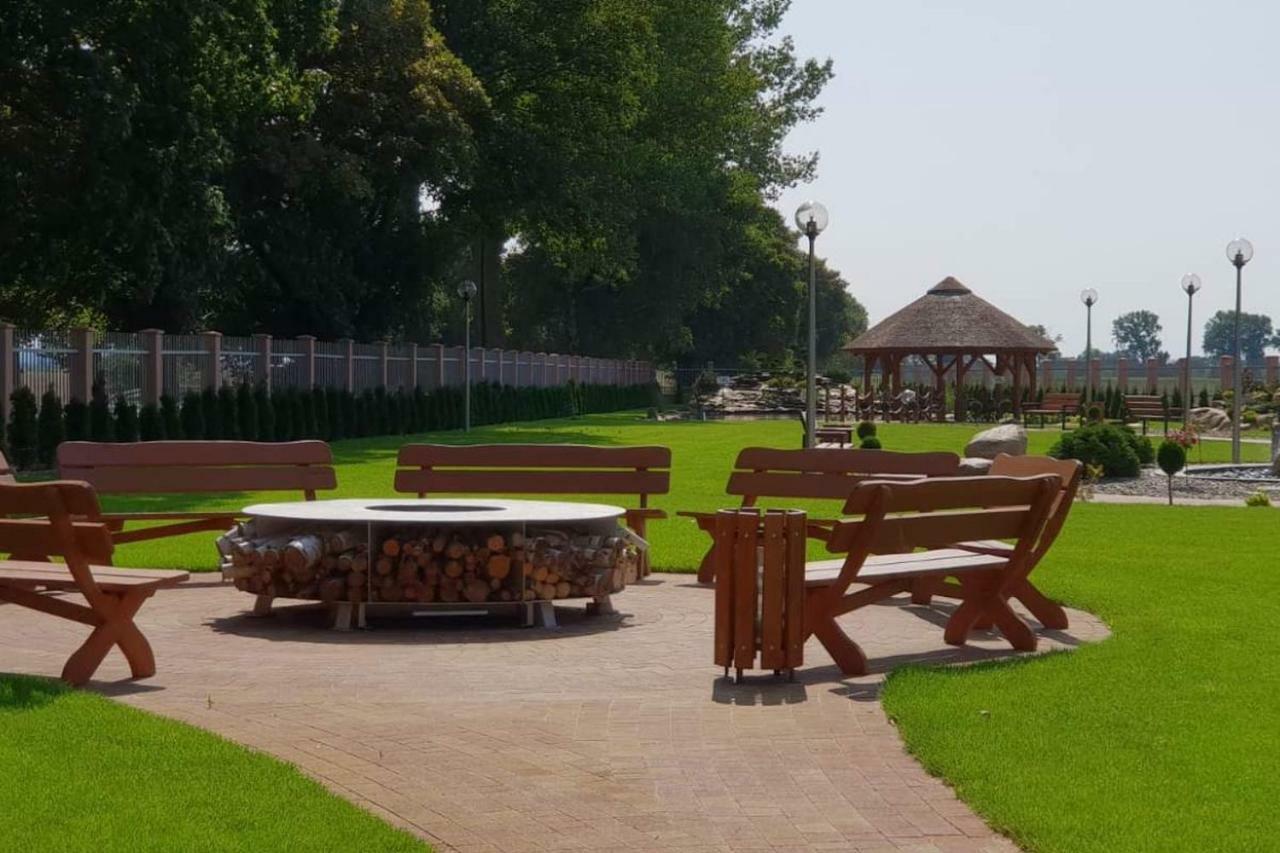 Hotel Texicana Sulechów Kültér fotó